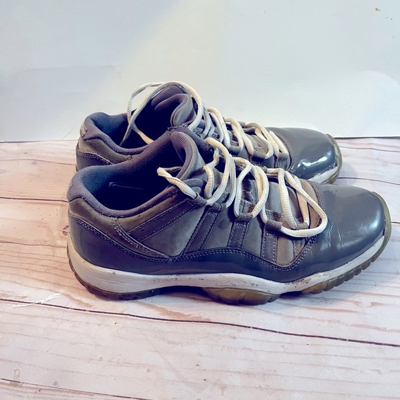 Air Jordan 11 Retro 2010 Cool Grey Sz 6.5Y Big Kids Women 8 - Picture 3 of 10